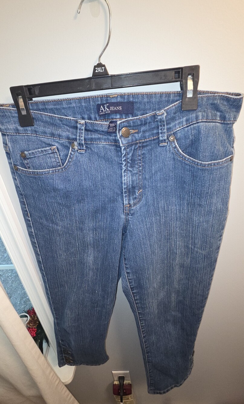 AKWomen's Blue Straight-Leg Jeans